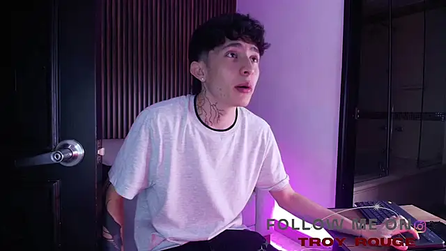 troy rouge online show from November 2025 07:18:01 PM