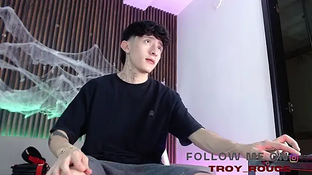 troy rouge online show from October 2025 07:14:01 PM