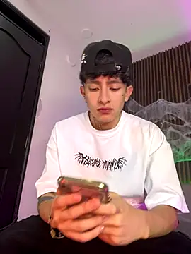 troy rouge online show from October 2025 07:12:01 PM