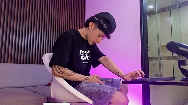 troy rouge online show from September 2025 07:36:02 PM