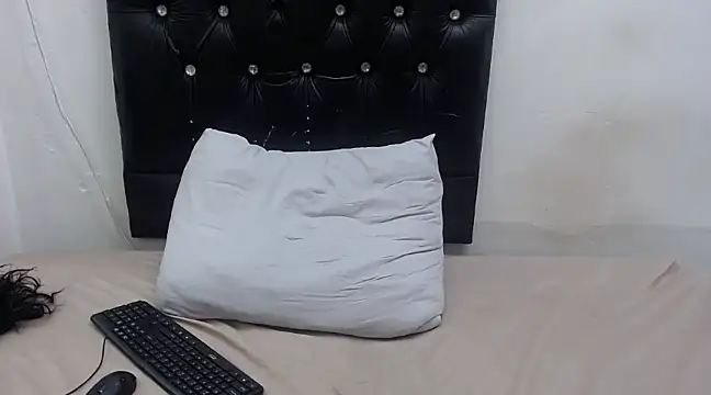 NICKY19XX online show from March 2025 02:23:02 AM