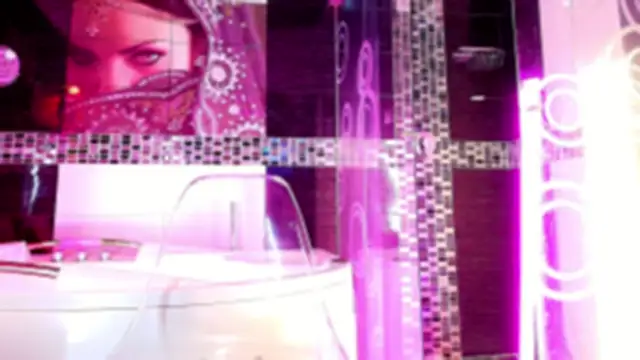 Small Hot19 online show from December 2025 11:34:01 AM