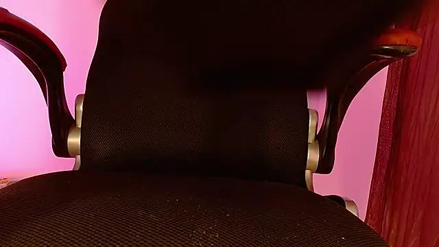 Small Hot19 online show from November 2025 09:14:02 AM