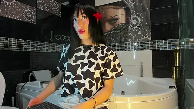 Small Hot19 online show from October 2025 03:00:01 PM