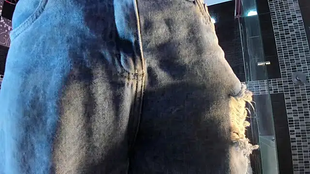 Small Hot19 online show from October 2025 09:52:02 AM