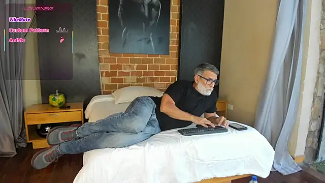 LukeCrews online show from September 2025 08:05:02 PM