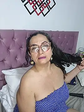 Snapshot of AlessandraLeroy chatting on October 2025 01:17:01 AM AlessandraLeroy online show from October 2025 01:17:01 AM