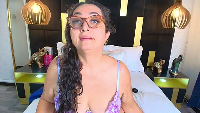 Snapshot of AlessandraLeroy chatting on November 2025 03:05:02 PM AlessandraLeroy online show from November 2025 03:05:02 PM