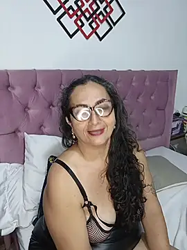 Snapshot of AlessandraLeroy chatting on November 2025 02:26:01 AM AlessandraLeroy online show from November 2025 02:26:01 AM