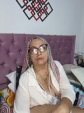 Snapshot of AlessandraLeroy chatting on November 2025 01:28:01 AM AlessandraLeroy online show from November 2025 01:28:01 AM