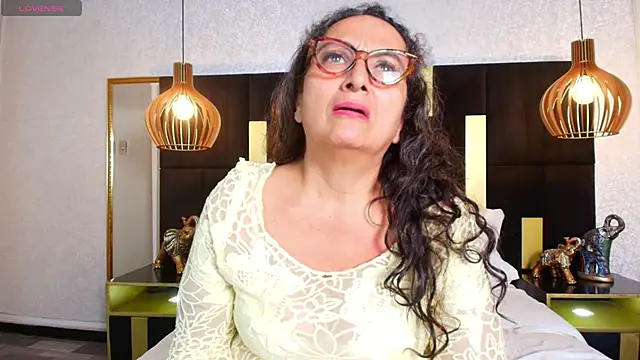 Snapshot of AlessandraLeroy chatting on November 2025 02:27:02 PM AlessandraLeroy online show from November 2025 02:27:02 PM