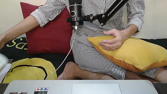 Snapshot of NaughtyThrouple007 chatting on September 2025 12:38:02 PM NaughtyThrouple007 online show from September 2025 12:38:02 PM