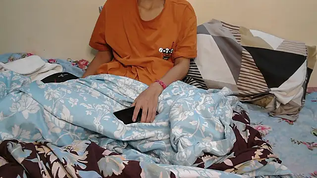 NaughtyThrouple007 online show from November 2025 01:25:01 PM