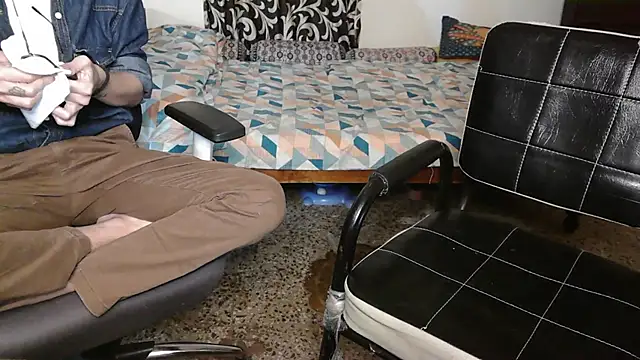 NaughtyThrouple007 online show from December 2025 10:21:02 AM