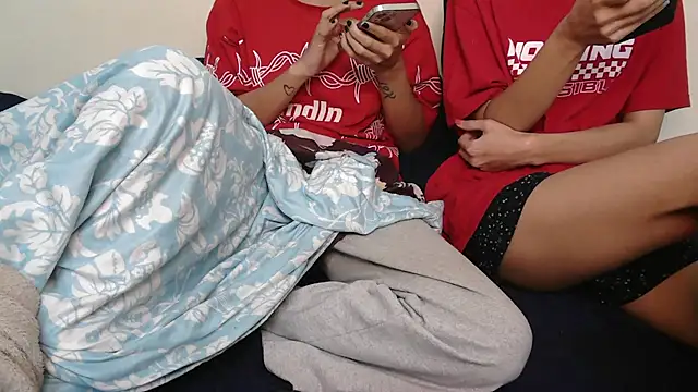 NaughtyThrouple007 online show from November 2025 07:31:01 AM