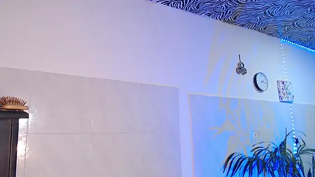 KimberlyXtreme online show from May 2026 01:42:01 AM
