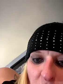 KITTYBOOBOOFUXX online show from March 2026 07:22:02 AM