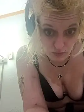 KITTYBOOBOOFUXX online show from January 2026 05:25:01 AM