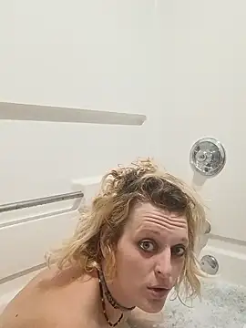 KITTYBOOBOOFUXX online show from October 2025 02:01:01 AM