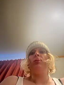 KITTYBOOBOOFUXX online show from February 2026 10:04:02 PM