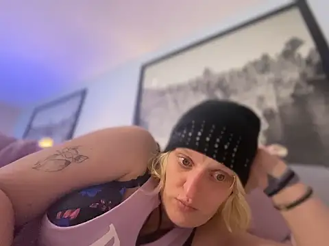 KITTYBOOBOOFUXX online show from April 2026 08:18:02 AM