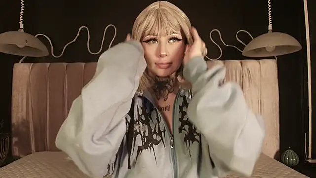 Zhally Dee online show from January 2026 08:01:02 PM