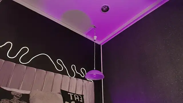 Zhally Dee online show from February 2026 07:36:01 PM