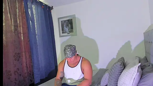 boys blackandwhite online show from November 2025 09:48:02 PM