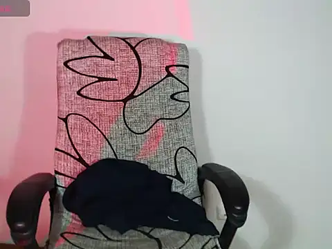 Hannah Kiim online show from February 2026 05:08:01 AM
