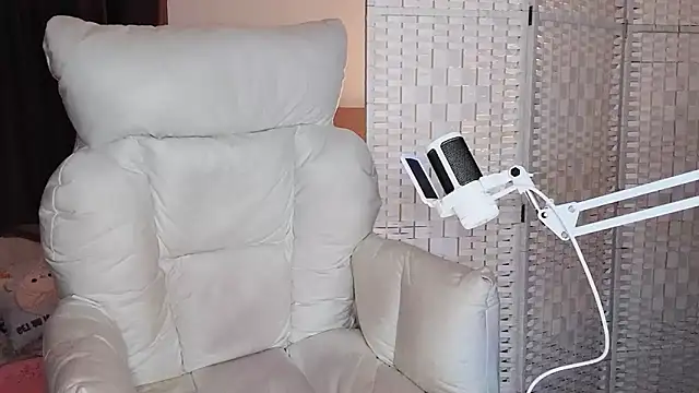 Cocobee online show from November 2025 04:00:01 PM