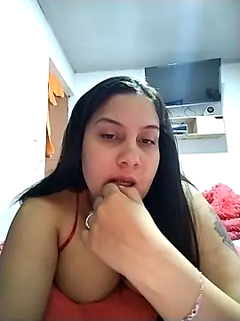 Snapshot of esmeralda_jadees chatting on April 2026 02:13:01 PM esmeralda jadees online show from April 2026 02:13:01 PM