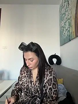 Snapshot of AleksandraRich chatting on December 2025 01:06:02 AM AleksandraRich online show from December 2025 01:06:02 AM