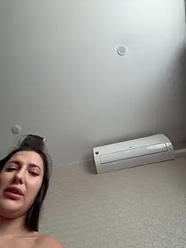 Snapshot of AleksandraRich chatting on November 2025 03:33:02 AM AleksandraRich online show from November 2025 03:33:02 AM