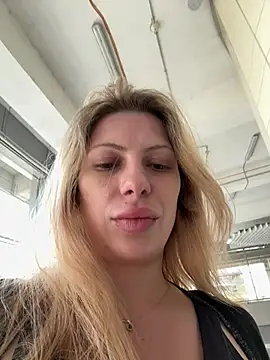 Snapshot of Alicedream5 chatting on March 2025 08:54:02 AM Alicedream5 online show from March 2025 08:54:02 AM
