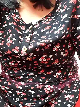 Snapshot of HEENAVE chatting on March 2025 08:09:01 AM HEENAVE online show from March 2025 08:09:01 AM