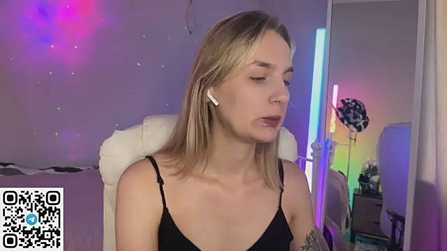 Snapshot of _Vikky_Moon_ chatting on July 2026 12:57:02 AM Vikky Moon online show from July 2026 12:57:02 AM