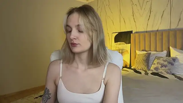  Vikky Moon  online show from April 2026 01:01:02 AM