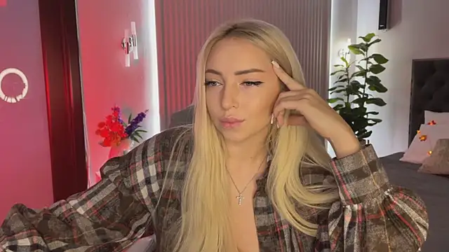 Snapshot of OhMyEmma chatting on October 2025 01:17:01 AM OhMyEmma online show from October 2025 01:17:01 AM