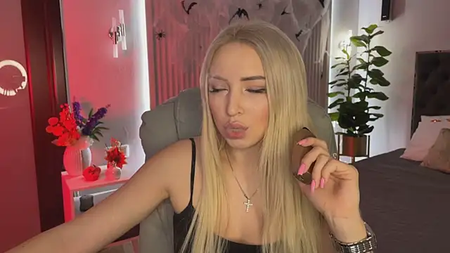 Snapshot of OhMyEmma chatting on October 2025 01:16:02 AM OhMyEmma online show from October 2025 01:16:02 AM