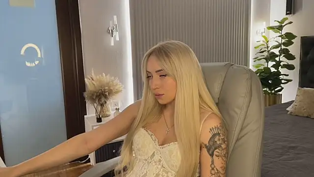 OhMyEmma online show from April 2026 01:01:01 AM