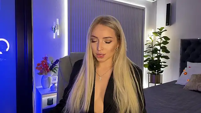 Snapshot of OhMyEmma chatting on October 2025 01:18:01 AM OhMyEmma online show from October 2025 01:18:01 AM