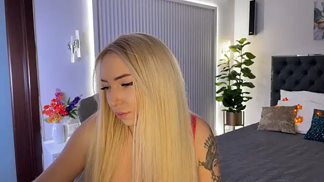 Snapshot of OhMyEmma chatting on October 2025 01:28:01 AM OhMyEmma online show from October 2025 01:28:01 AM