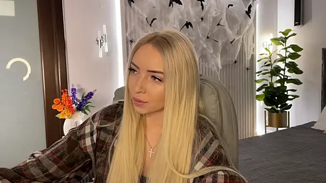 Snapshot of OhMyEmma chatting on October 2025 01:17:01 AM OhMyEmma online show from October 2025 01:17:01 AM