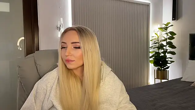 Snapshot of OhMyEmma chatting on November 2025 01:17:01 AM OhMyEmma online show from November 2025 01:17:01 AM