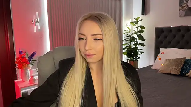 Snapshot of OhMyEmma chatting on October 2025 01:25:01 AM OhMyEmma online show from October 2025 01:25:01 AM