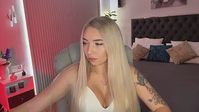 Snapshot of OhMyEmma chatting on September 2025 01:11:02 AM OhMyEmma online show from September 2025 01:11:02 AM