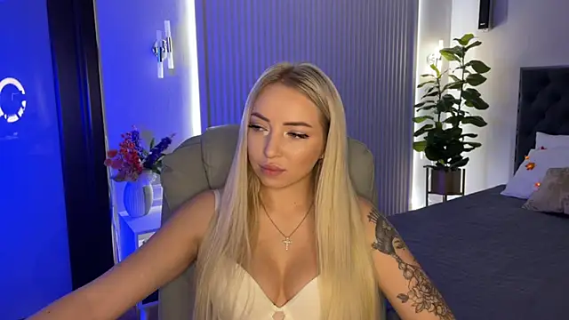 Snapshot of OhMyEmma chatting on October 2025 01:05:02 AM OhMyEmma online show from October 2025 01:05:02 AM