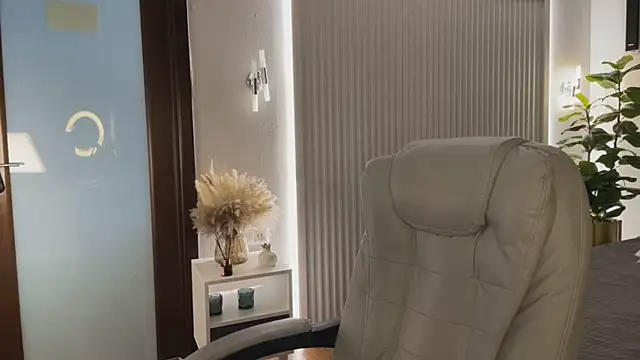 OhMyEmma online show from April 2026 01:22:02 AM