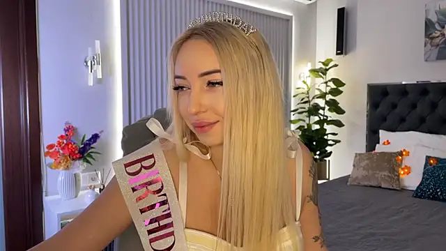 Snapshot of OhMyEmma chatting on October 2025 01:40:02 AM OhMyEmma online show from October 2025 01:40:02 AM