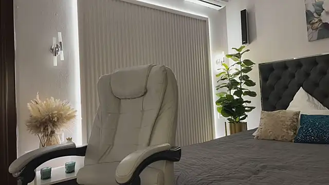 OhMyEmma online show from April 2026 01:24:02 AM